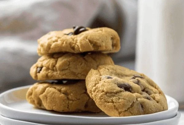 Chocolate Chip Cookies in the Air Fryer 3 Delicious chocolate chip cookies baked in an air fryer, golden and crispy.